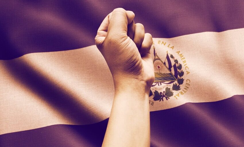 Las protestas contra Bitcoin aumentan en el día de la independencia de el Salvador