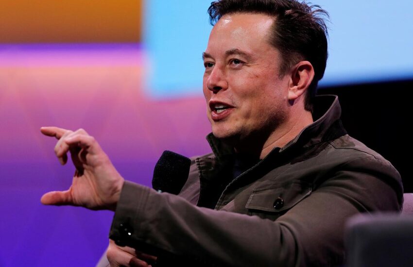 Elon Musk responds in Russian to singing entrepreneurs