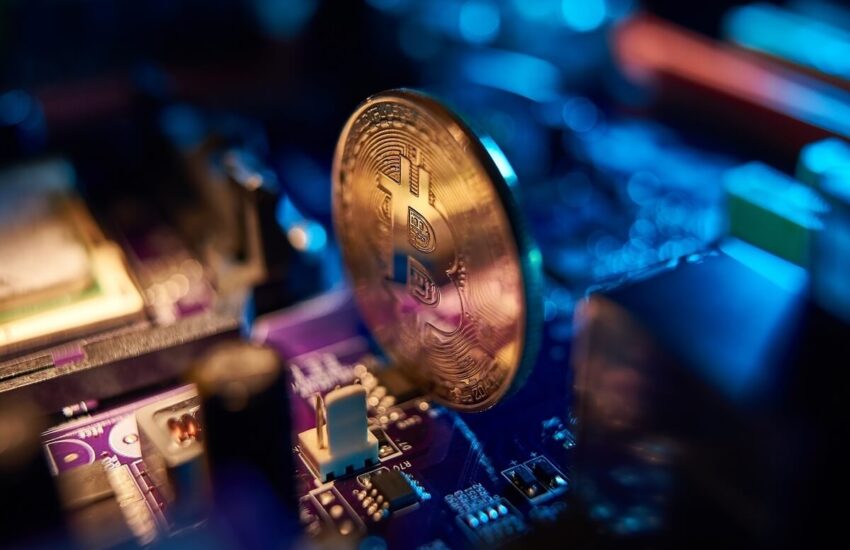 La tasa de hash de minería de Bitcoin se duplicará en 2022, predice el CEO de Compute North