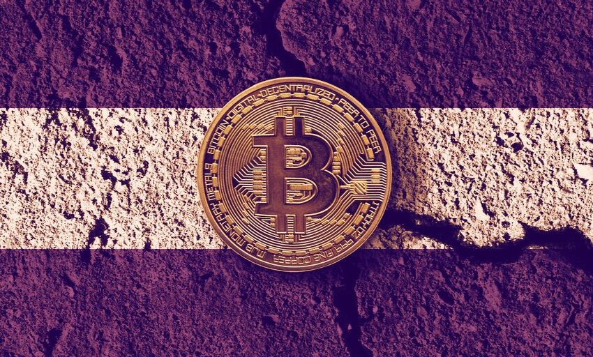 Algunos salvadoreños siguen detrás de la política de Bitcoin de Bukele a pesar de las advertencias