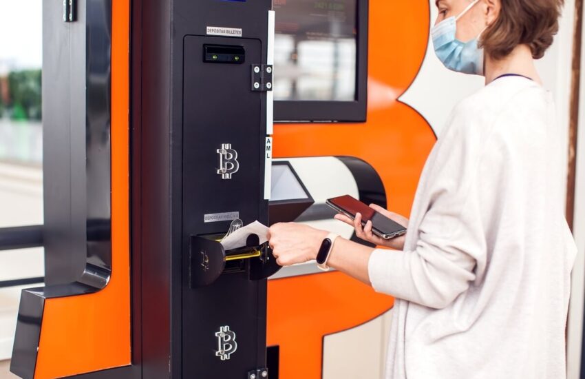 La agencia estadounidense pide una regulación más estricta de los cajeros automáticos encriptados