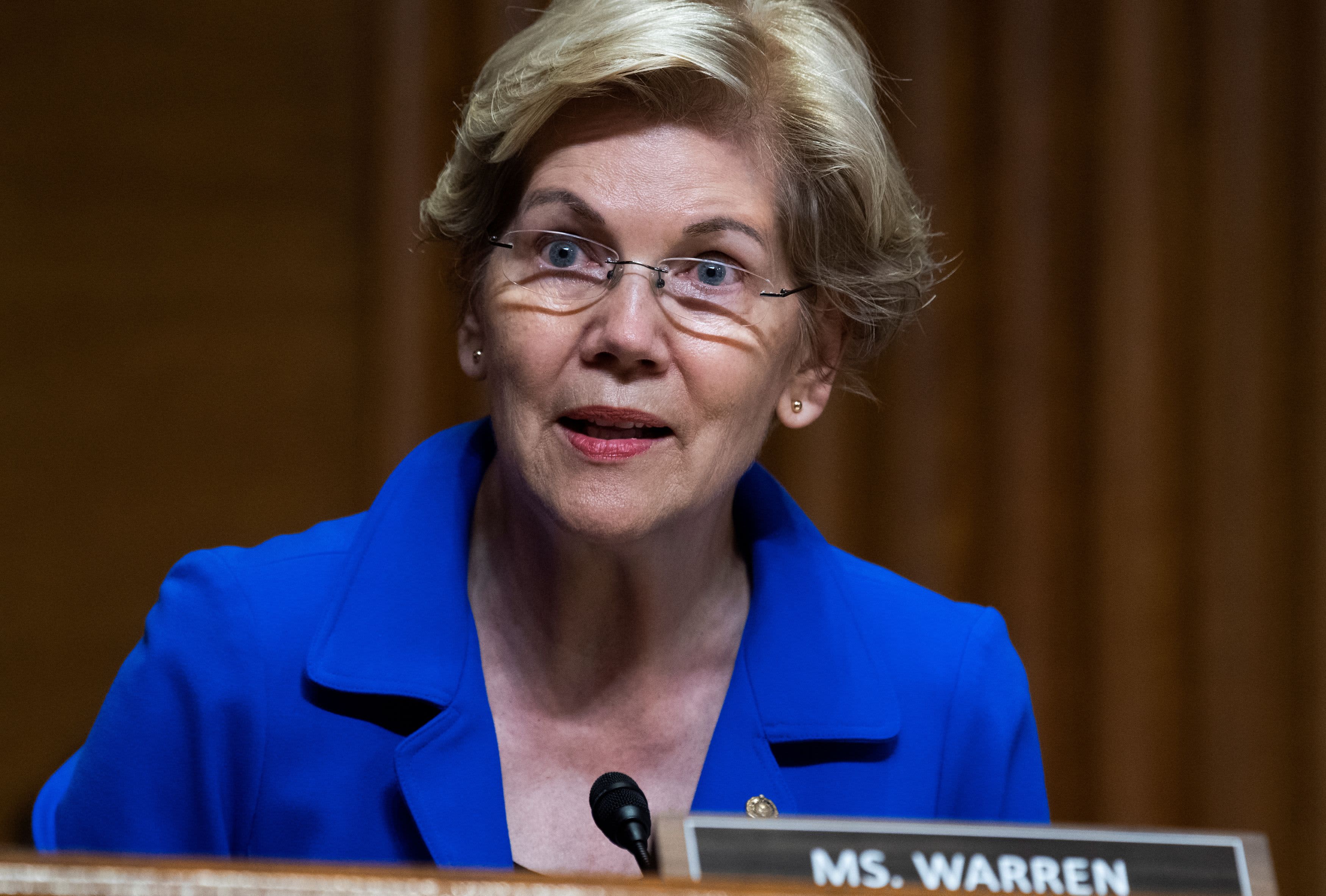 Wells Fargo: la senadora Elizabeth Warren critica al banco por el potencial puntaje de crédito afectado por sus clientes
