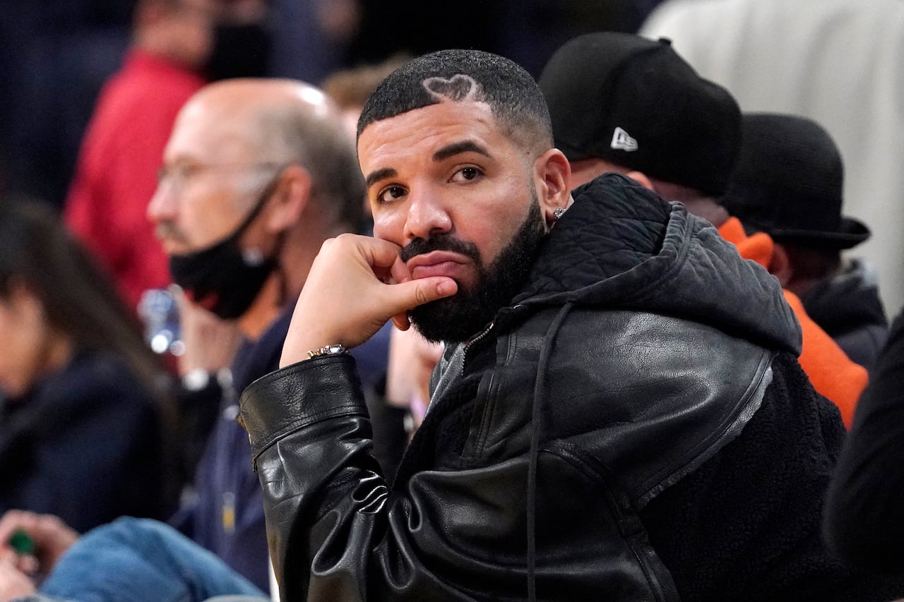 Por qué Drake fue demandado por la tragedia del concierto de Astroworld |  Noticias CBC
