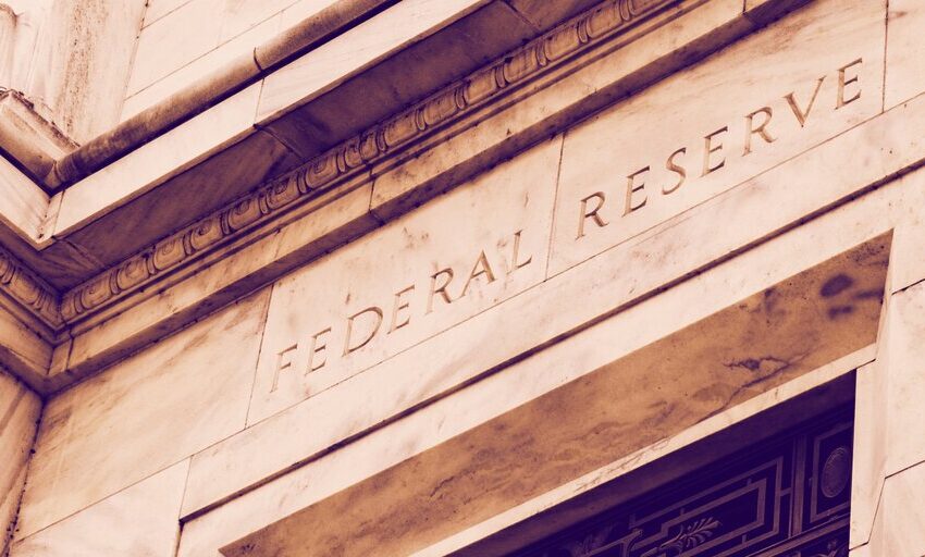 La Fed prohíbe a los funcionarios negociar acciones y criptomonedas como resultado de un escándalo ético