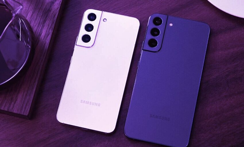 Pedidos anticipados del nuevo teléfono inteligente Samsung Galaxy S22 con NFT