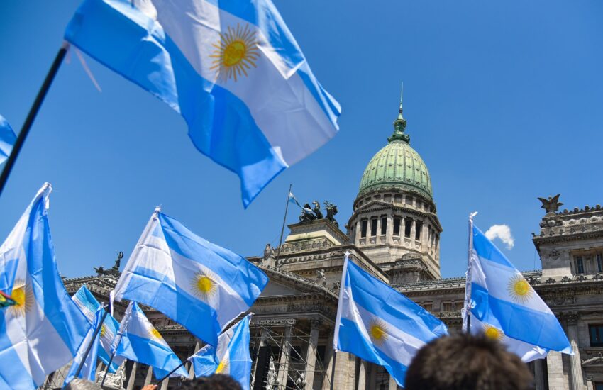 Argentina acepta préstamos del FMI con el tema de limitar el uso de criptomonedas – CoinLive