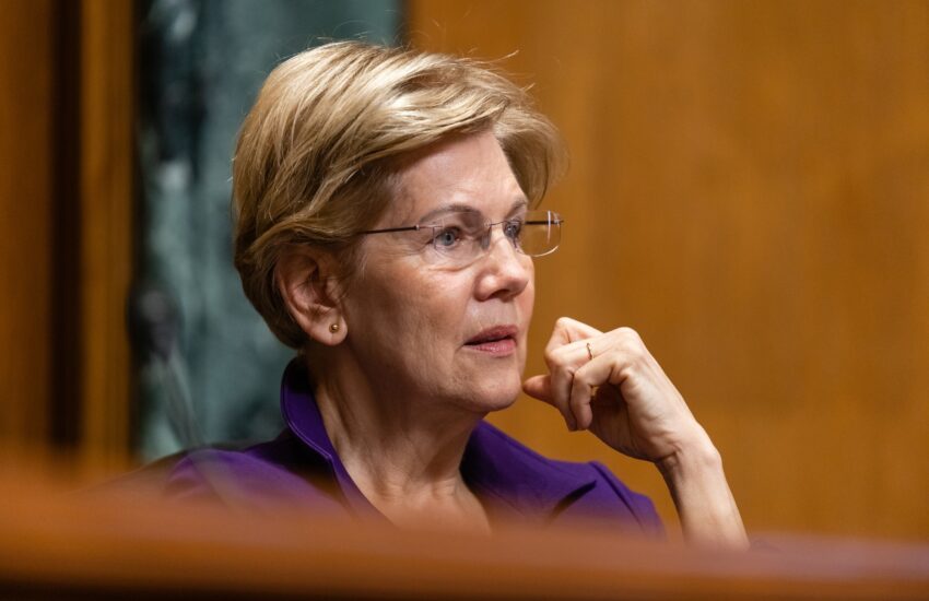 Senator Elizabeth Warren Has Covid-19 - Bloomberg