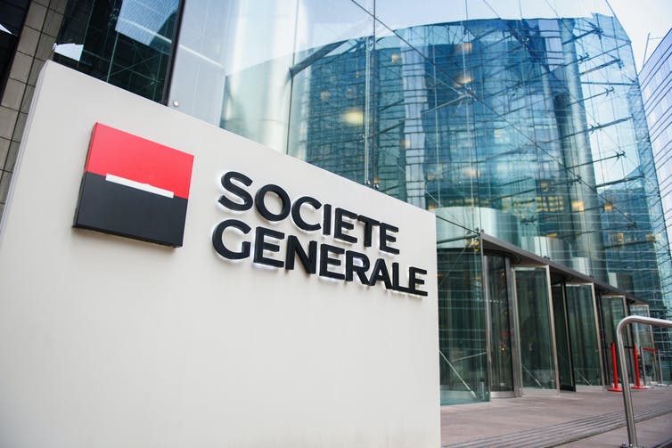 Logotipo de SocGen frente a la sede