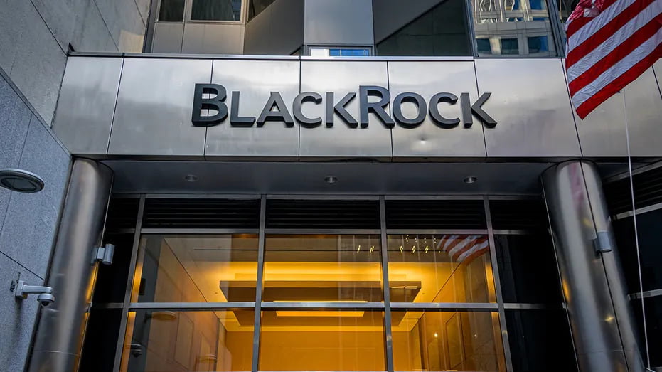 BlackRock lanza ETF expuesto a criptomonedas, Coinbase es el nombre 