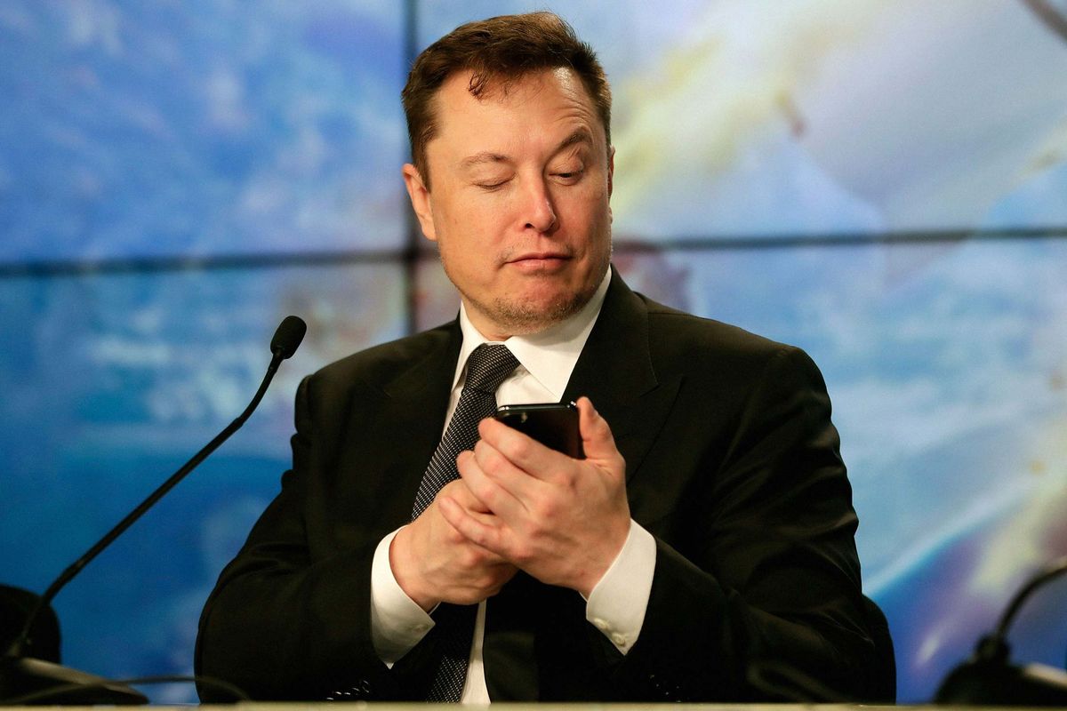 De Tesla Cyberwhistles a 420 Price, cómo Elon Musk no puede dejar de burlarse de la SEC - Bloomberg