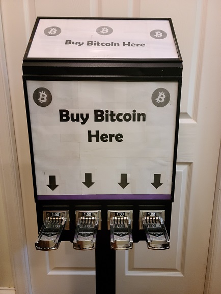 Máquina expendedora de BTC bitcoin. inserta el cambio de monedas y dispensa BTC