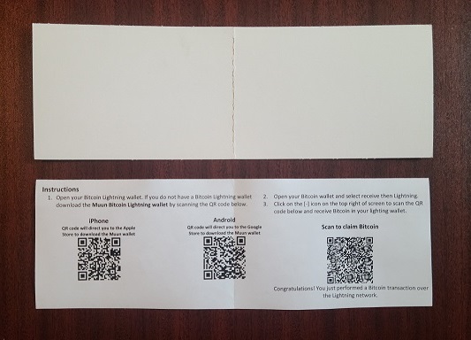 código qr de máquina expendedora de bitcoin para escanear con instrucciones en insertos de cartón