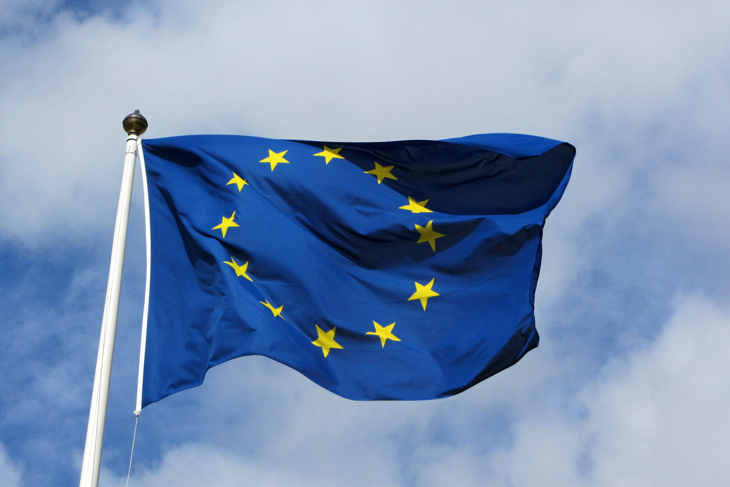 La Comisión de la Unión Europea apoya la prohibición a gran escala de las monedas estables