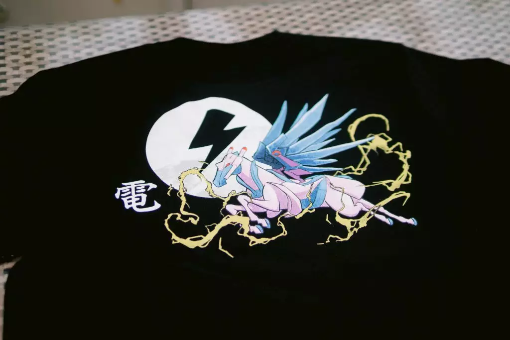 Camisa Pegaxy con diseño japonés en la espalda de Hoz