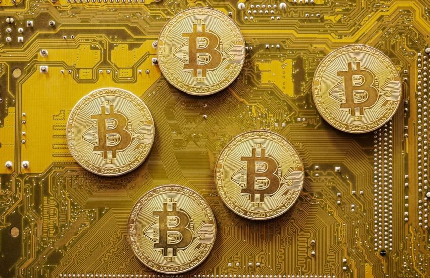 Bitcoin mining difficulty drops the most since China