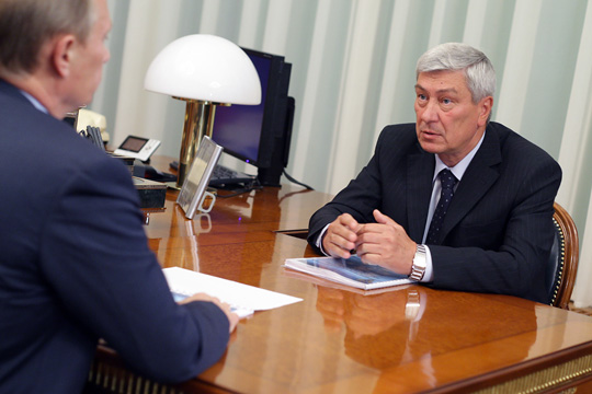 Yuri Chikhanchin, jefe de Rosfinmonitoring, en una reunión con el presidente ruso, Vladimir Putin.