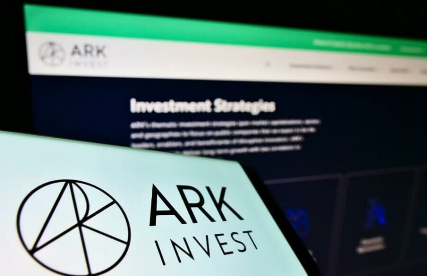 Cathie Wood de Ark Invest continúa con Crypto, dice que Bitcoin y Ethereum están 'en el camino correcto'