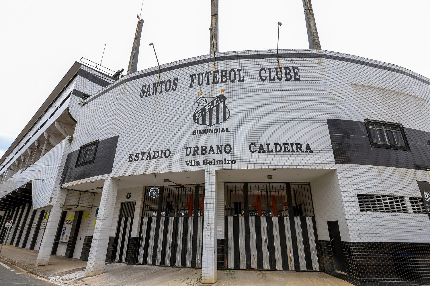 El exterior del estadio Urbano Caldeira, casa del Santos FC.