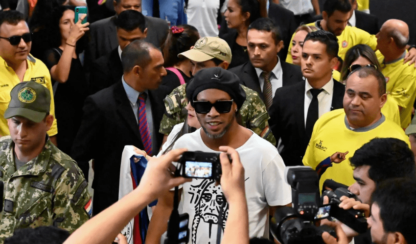 La estrella del fútbol Ronaldinho enfrenta un posible arresto en Brasil por fraude criptográfico