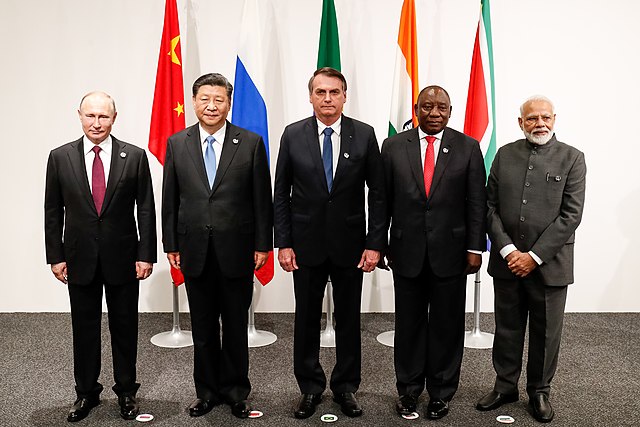 Los líderes de BRICS posan para una fotografía durante una cumbre de 2019.