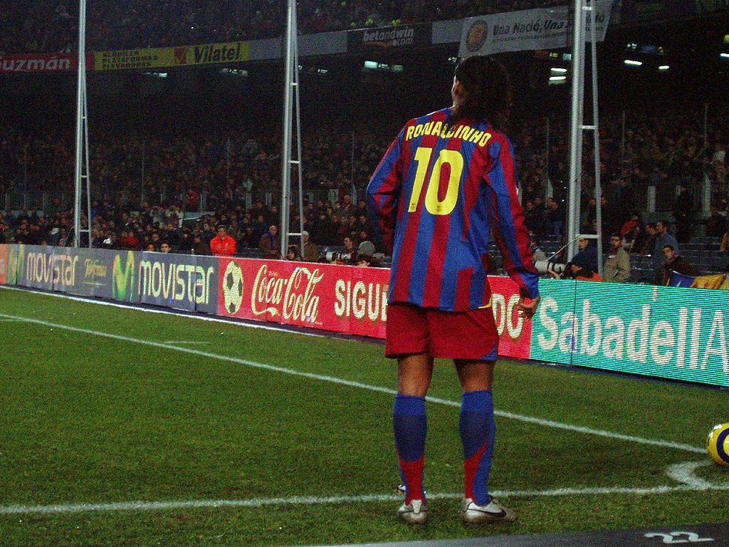 El futbolista Ronaldinho jugaba en el Barcelona en 2005. 