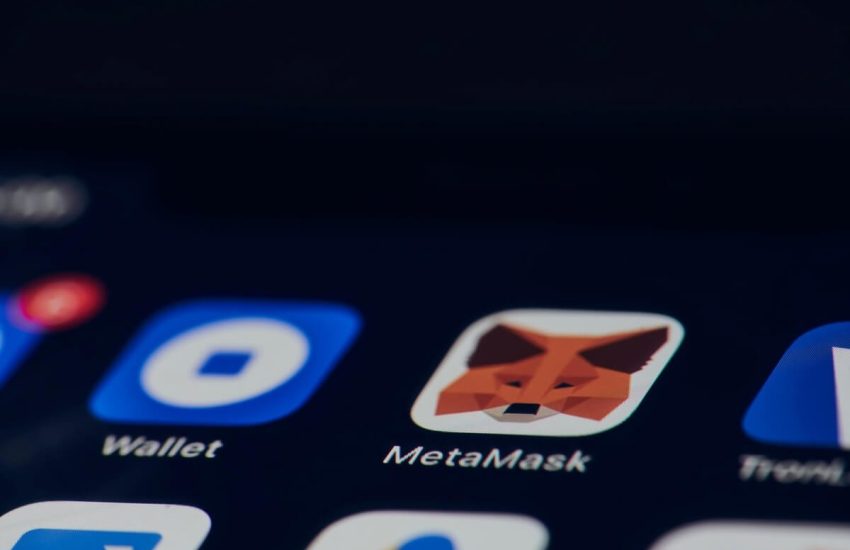 Apple Unexpectedly Pulls MetaMask Wallet from App Store – What’s Going On?