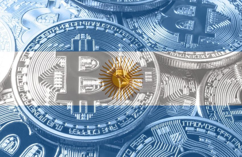 El candidato pro-Bitcoin, Javier Milei, se dirige a la segunda vuelta de las elecciones presidenciales de Argentina