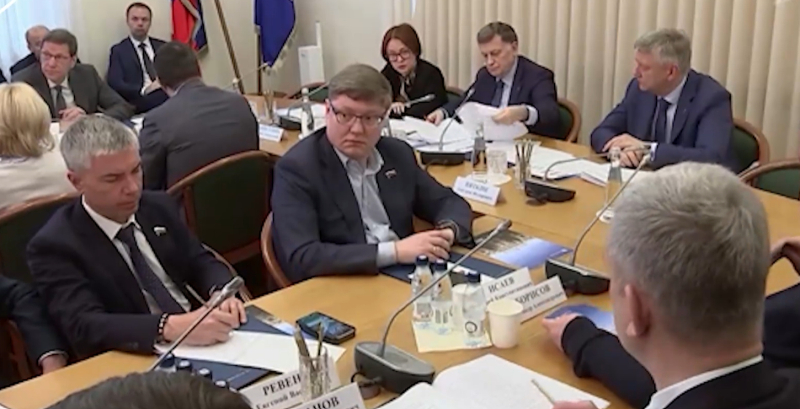 Funcionarios del Banco Central de Rusia hablan en una reunión sobre el tema del rublo digital (CBDC) celebrada a principios de este año.