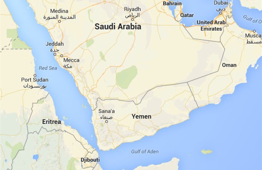 La Armada británica recibe informes de un barco en llamas tras un ataque frente a las costas de Yemen