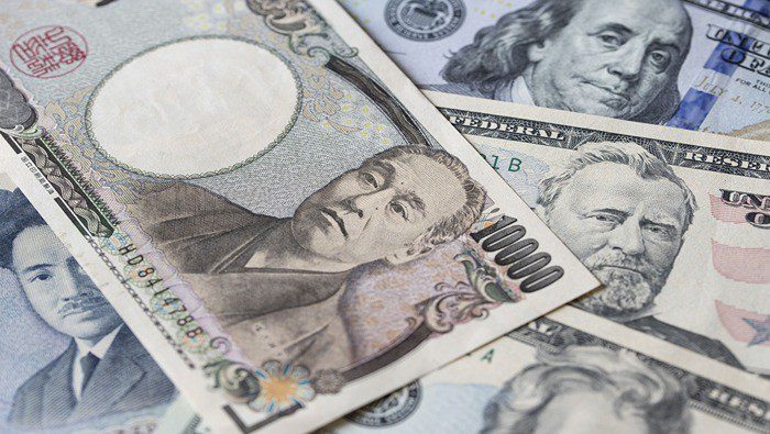El yen japonés se debilita mientras el boyante dólar espera las directrices de la Reserva Federal