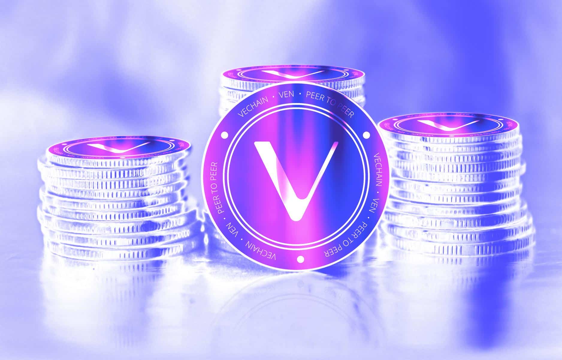 Monedas VeChain-VET sobre fondo blanco.