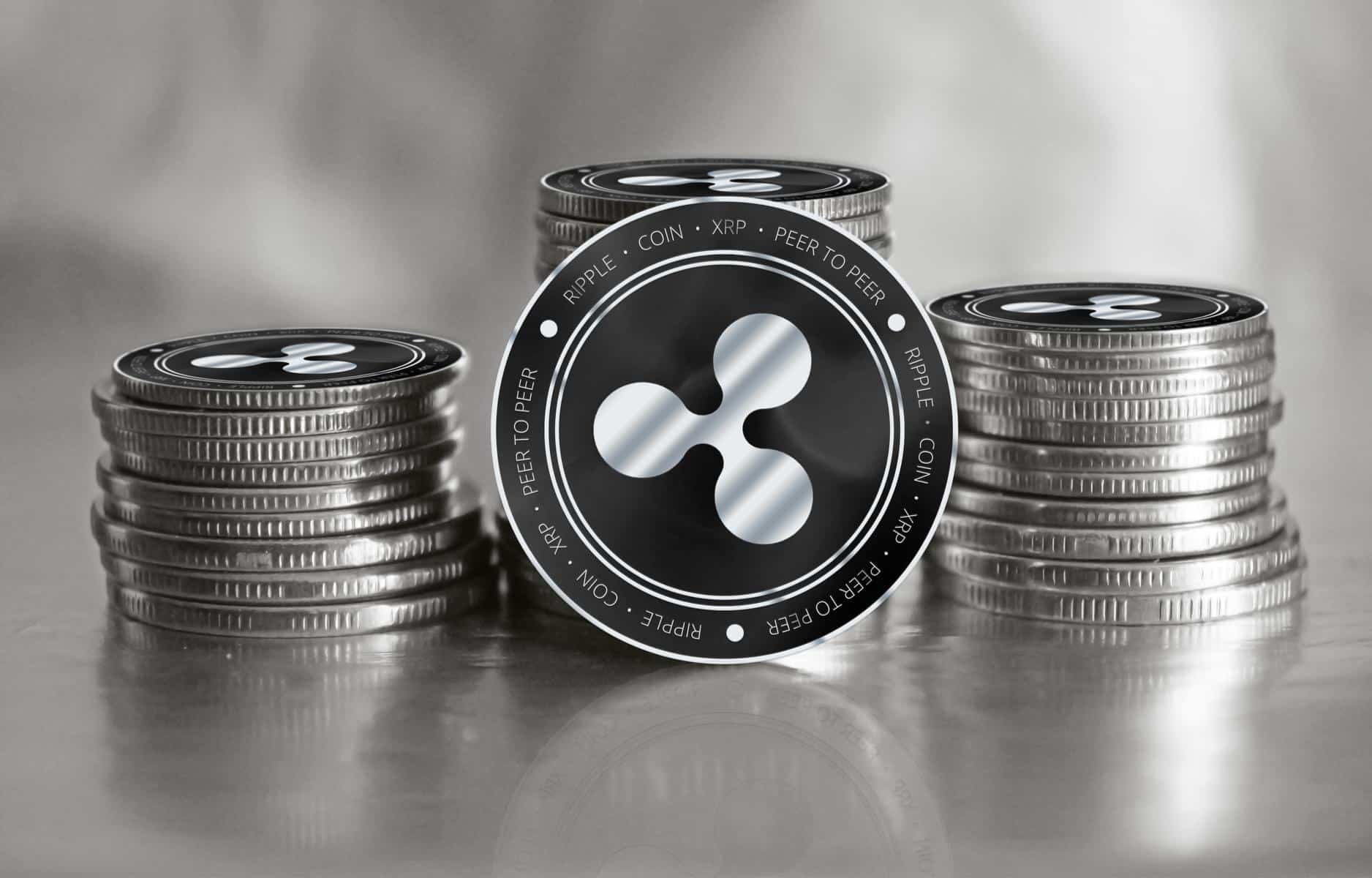 Monedas de plata Ripple-XRP con fondo gris