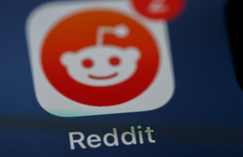 Las acciones de Reddit suben tras la noticia de la asociación para compartir datos de OpenAI