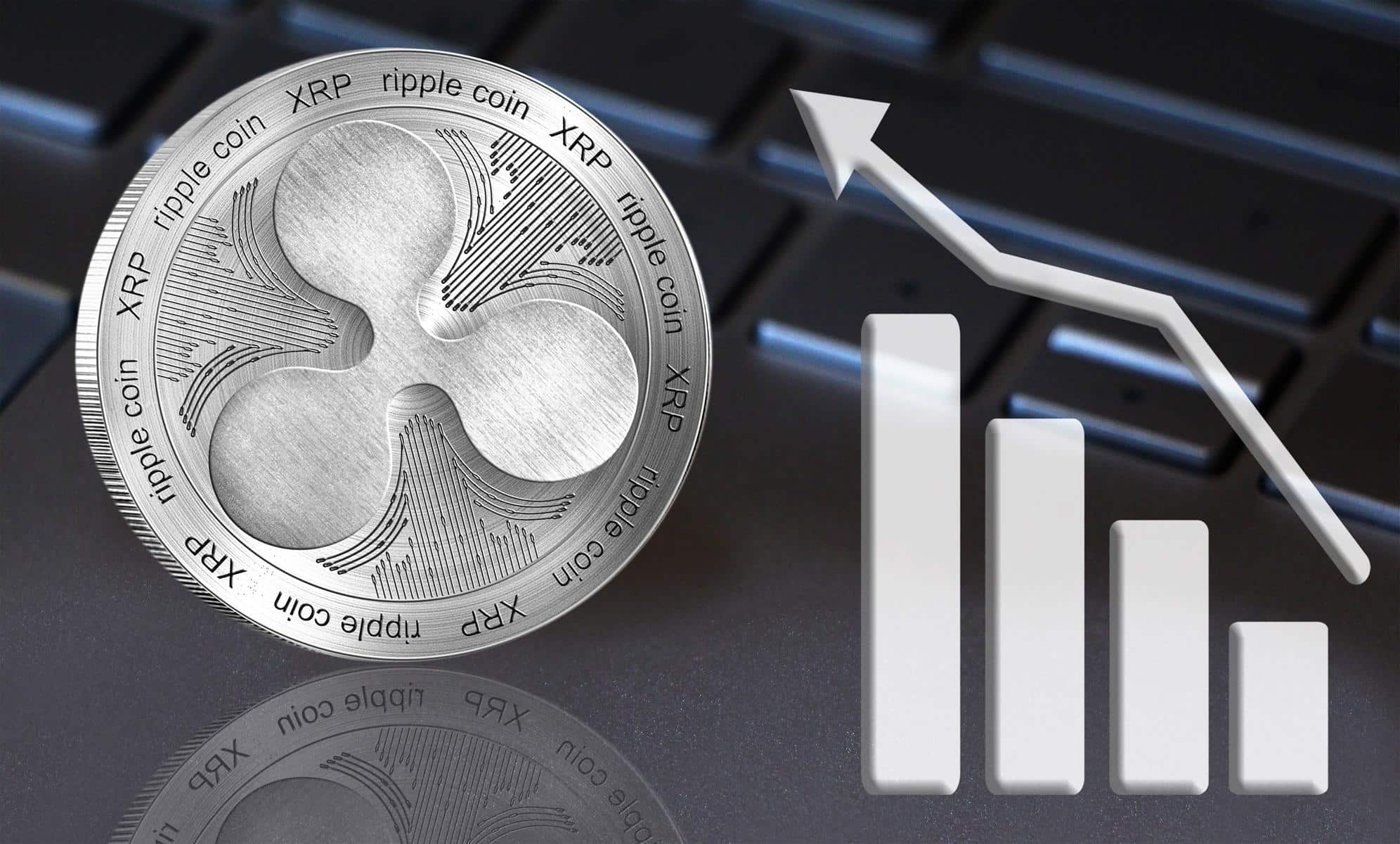 Ripple-XRP-precio-aumento-en-formato-gris-con-un-fondo-de-teclado