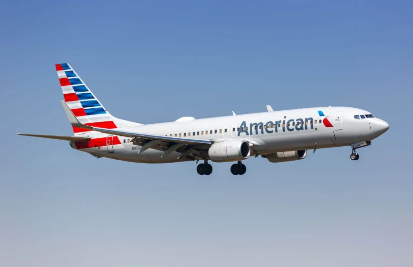 Las acciones de American Airlines (AAL) suben a medida que el mercado cae antes del informe de ganancias clave