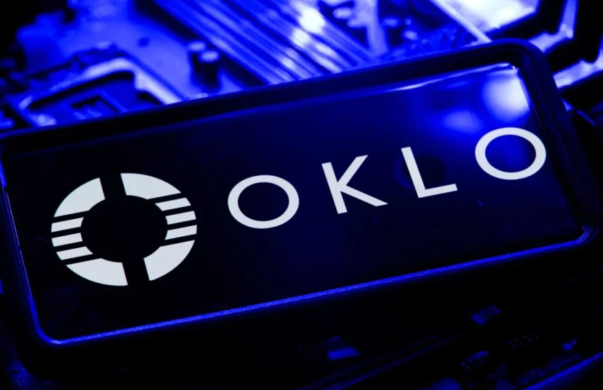 Las acciones de Oklo caen mientras los expertos venden 170 millones de dólares y los analistas recortan los precios objetivos