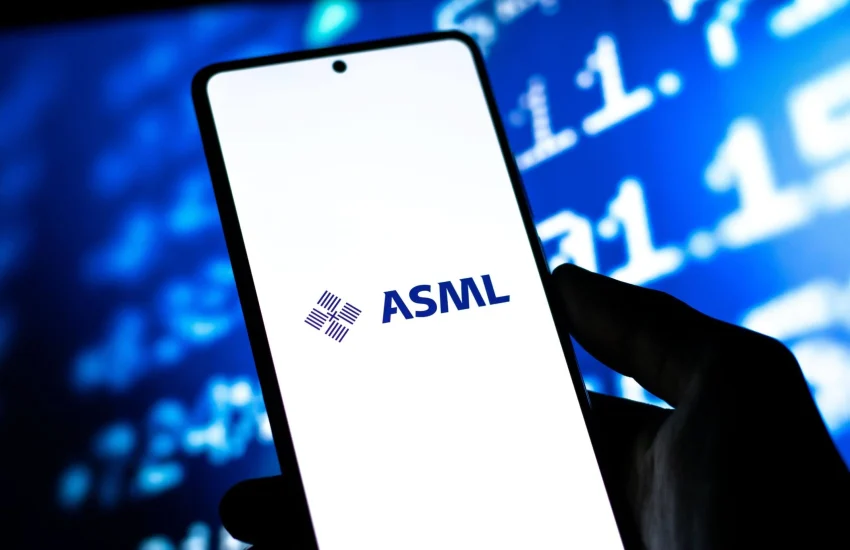 Acciones de ASML (ASML); Cae a medida que EE.UU. avanza para reforzar los controles de chips de China