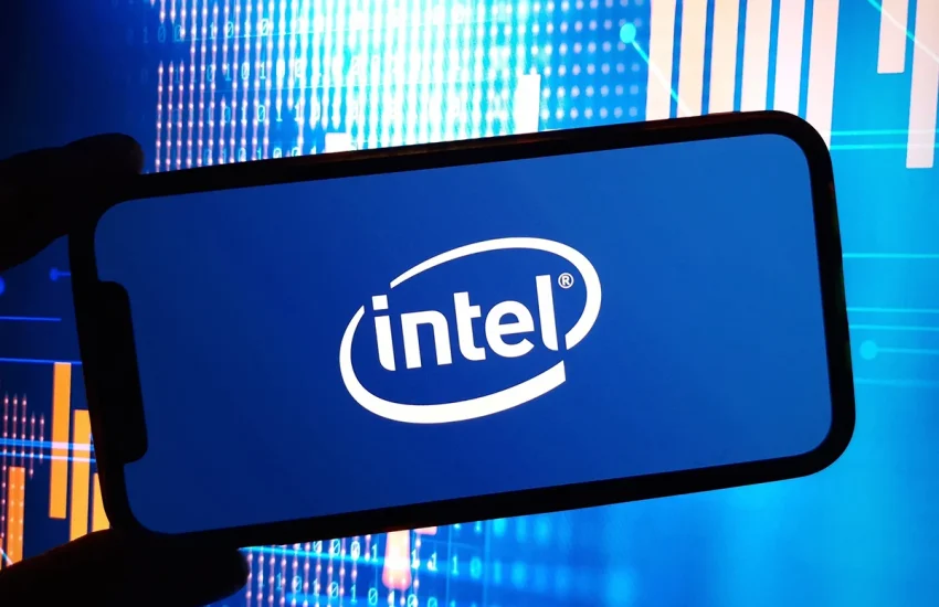 Acciones de Intel (INTC); Sube a medida que el rebote de la CPU de IA genera optimismo en los inversores