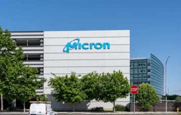 Las acciones de Micron (MU) caen un 10% después de que Trump la llame la empresa más popular del mundo