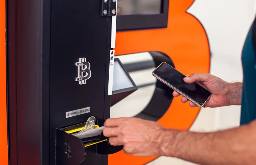 Tennessee prohíbe los cajeros automáticos criptográficos mientras Georgia establece límites de transacciones